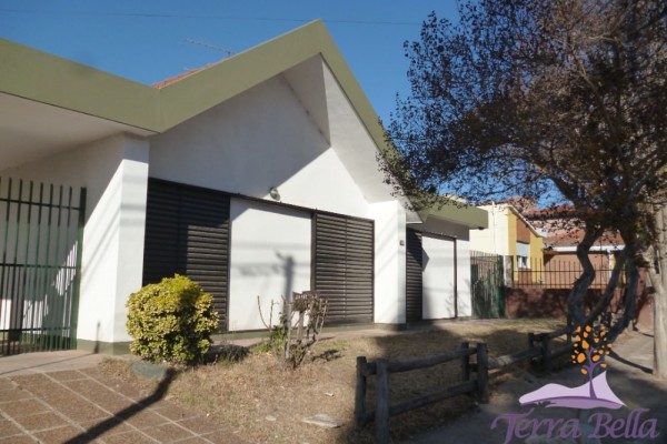 CHALET PARA 8/10 PERSONAS CON GRAN PARQUE, PISCINA Y QUINCHO