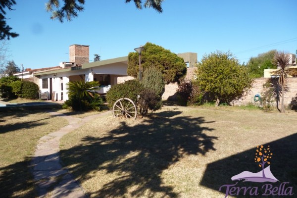 CHALET PARA 8/10 PERSONAS CON GRAN PARQUE, PISCINA Y QUINCHO