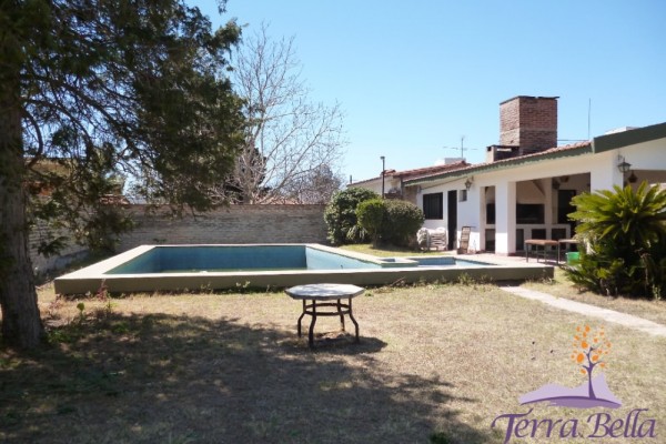 CHALET PARA 8/10 PERSONAS CON GRAN PARQUE, PISCINA Y QUINCHO