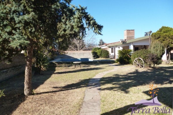 CHALET PARA 8/10 PERSONAS CON GRAN PARQUE, PISCINA Y QUINCHO