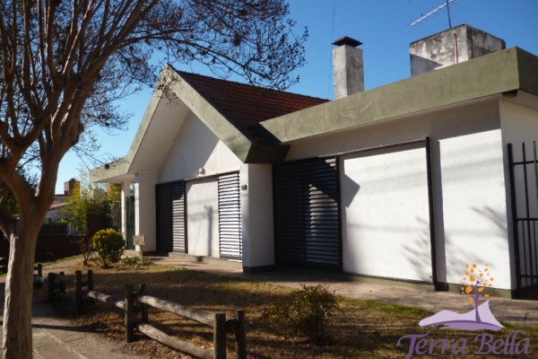 CHALET PARA 8/10 PERSONAS CON GRAN PARQUE, PISCINA Y QUINCHO
