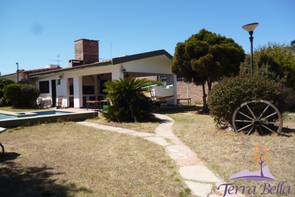 CHALET PARA 8/10 PERSONAS CON GRAN PARQUE, PISCINA Y QUINCHO