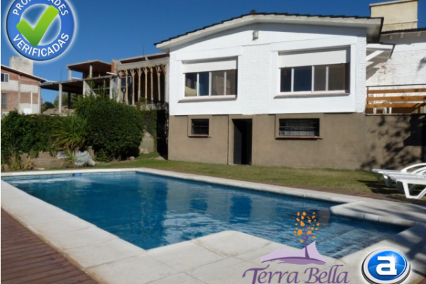 DEPARTAMENTOS SOBRE EL LAGO PARA 4/6 PERSONAS CON PILETA