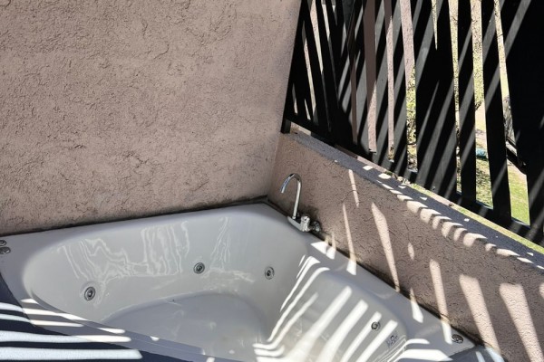 HERMOSO COMPLEJO EN BARRIO CERRADO CON PILETA Y PARRILLA