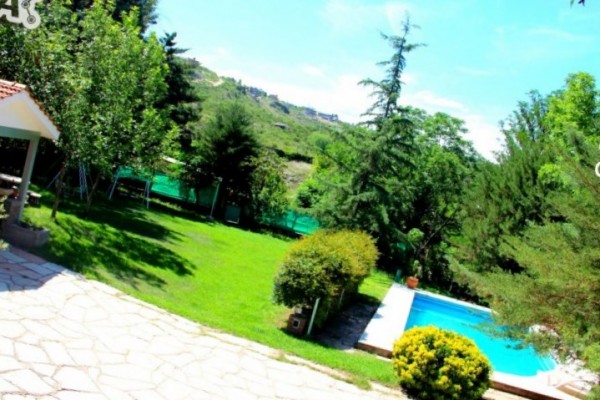 CASA PARA 10 PERSONAS CON GRAN PARQUE. PISCINA. VISTA AL RIO