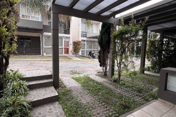 DUPLEX PARA 4 PERSONAS CON PILETA, COCHERA, QUINCHO