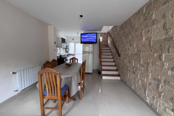 DUPLEX PARA 4 PERSONAS CON PILETA, COCHERA, QUINCHO