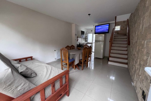 DUPLEX PARA 4 PERSONAS CON PILETA, COCHERA, QUINCHO