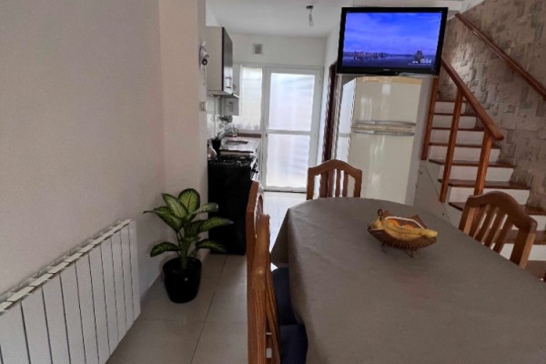 DUPLEX PARA 4 PERSONAS CON PILETA, COCHERA, QUINCHO