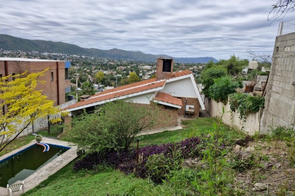 CASA 2 DORMITORIOS