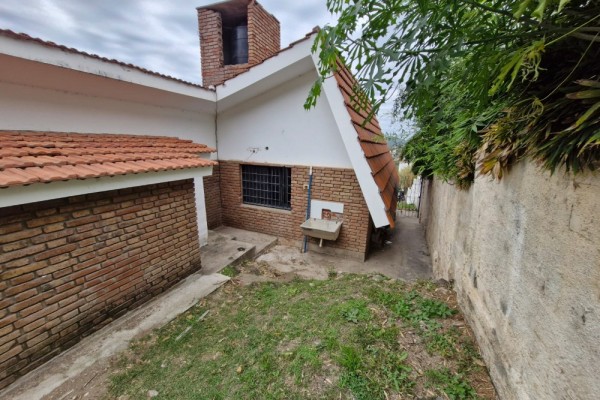 CASA 2 DORMITORIOS