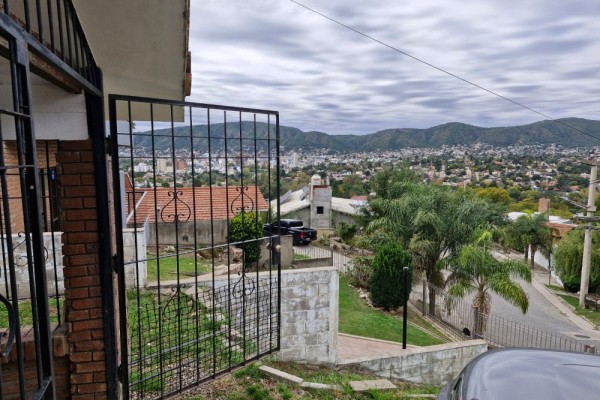 CASA 2 DORMITORIOS