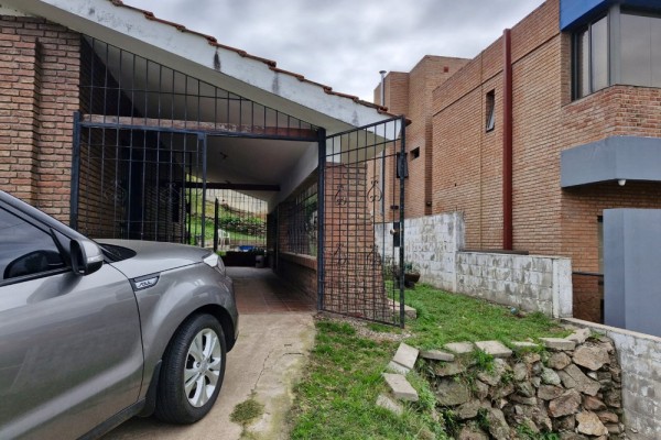 CASA 2 DORMITORIOS