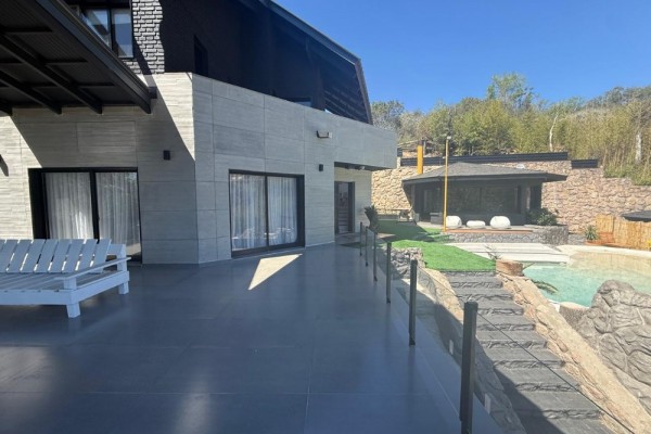 CASA IMPONENTE HASTA 6 PERSONAS