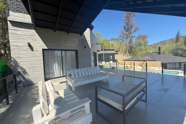 CASA IMPONENTE HASTA 6 PERSONAS
