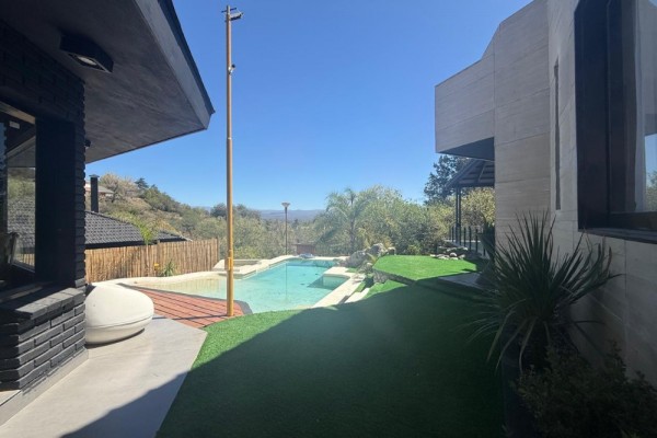 CASA IMPONENTE HASTA 6 PERSONAS